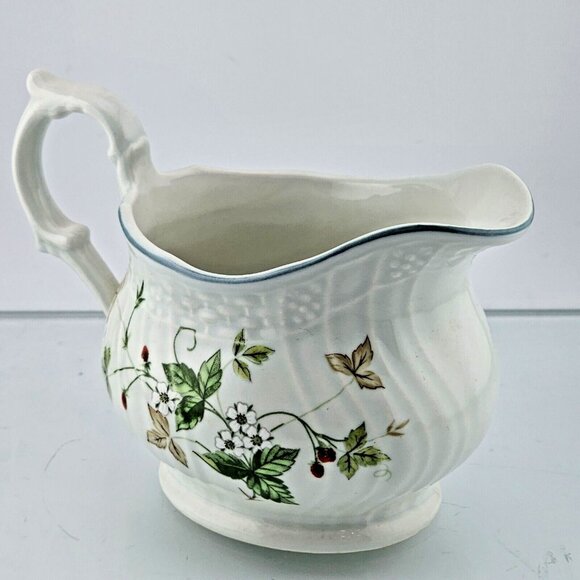 Mikasa Strawberry Fair Antique Green Creamer 3.5" berries & blossom vintage 1982 - Picture 2 of 10